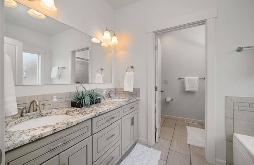 Spokane Valley House | Dream Rental /Stocked Kitchen/ Gas Fireplace /BBQ