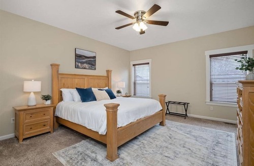 Spokane Valley House | Dream Rental /Stocked Kitchen/ Gas Fireplace /BBQ