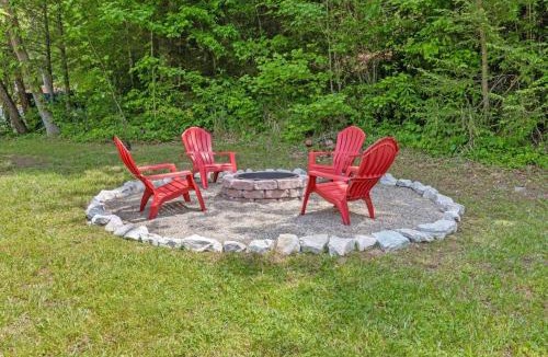 Rogers House | Dreamcatcher- Firepit, WiFi, Private Hiking