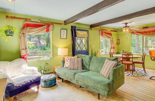 Baring Cabin | Dreamy Gold Bar Cabin: River Access + Pets Welcome