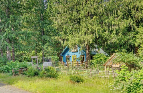 Baring Cabin | Dreamy Gold Bar Cabin: River Access + Pets Welcome