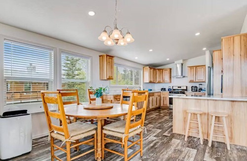 Sweetwater House | Dreamy retreat with golf course & lake views, near beach & boat launch amenities