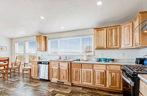 Sweetwater House | Dreamy retreat with golf course & lake views, near beach & boat launch amenities