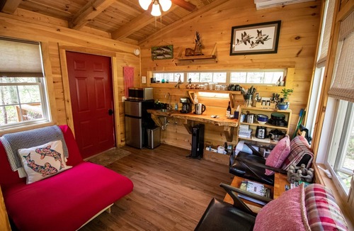 Copperhill Cabin | Dreamy Treehouse Getaway ~Dog Friendly~Disc Golf