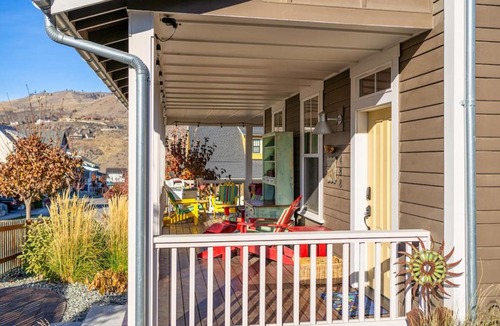 Chelan House | Driftwood Cottage with Carriage House #6CH