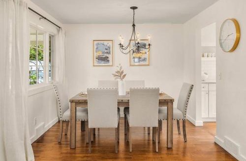 West Bellevue House | DT Bellevue Hidden Gem With a View & AC