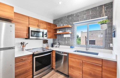Roosevelt Apartment | DTPH Modern Designer Studio - Pool & Parking -