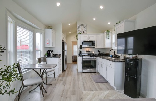 Oakland Cottage | Dual-Cottage Getaway in Oakland w/Private Pond