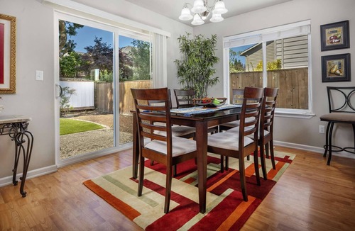 Dundee House | Dundee Gem, Bright Open Layout, Fenced Backyrd, Walk to Wineries, Food, Park w/Tennis & Playground