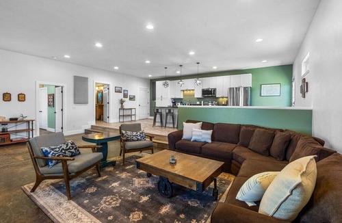 Pray House | Duplex with ample living space minutes from Chico and Old Saloon