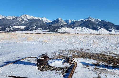 Livingston Apartment | Duplex with gorgeous mountain views!