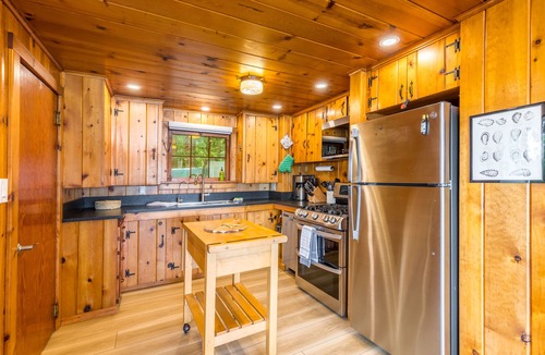 Freeland House | Eagle Beach Retreat by AvantStay | Waterfront Home