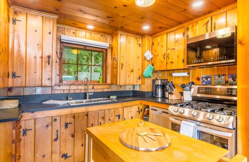 Freeland House | Eagle Beach Retreat by AvantStay | Waterfront Home