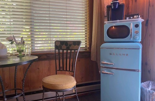 Forks Apartment | Eagle Cottage Room near Olympic National Park