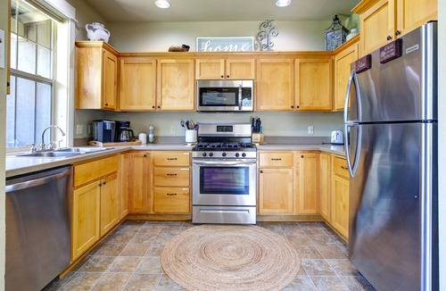 Redmond House | Eagle Crest Desert Sky Retreat - HOT TUB, Dogs OK