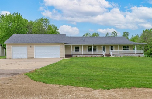 Coloma House | Eagle Point! Discover serenity in our secluded oasis! Hagar Shores park/Beach area