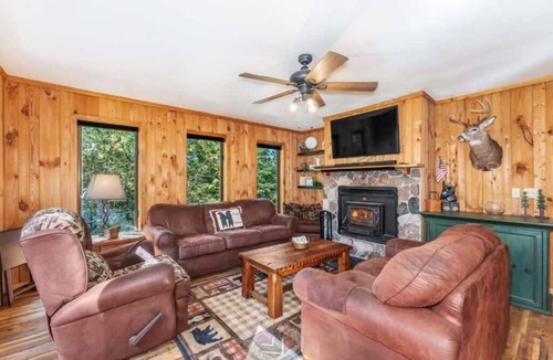 Eagle River House | Eagle River Clover Pines Holiday Home