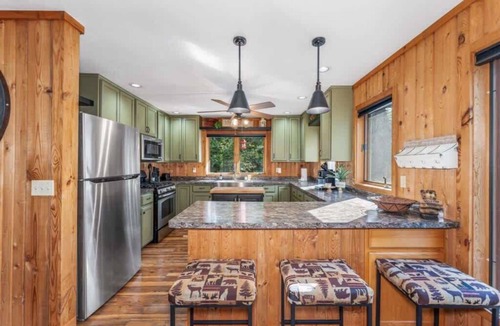 Eagle River House | Eagle River Clover Pines Holiday Home