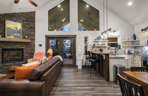 Coeur d'Alene Cabin | Eagles Nest River View, Dome, Hot Tub & Swim Pond