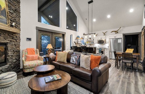 Coeur d'Alene Cabin | Eagles Nest River View, Dome, Hot Tub & Swim Pond
