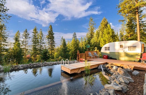 Coeur d'Alene House | Eagles Nest River View Dome Hot Tub & Swim Pond