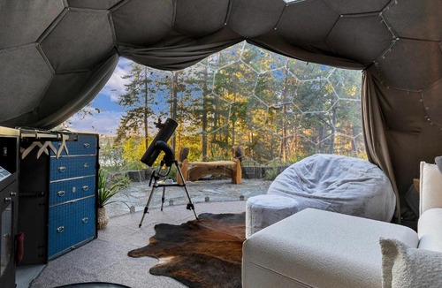 Coeur d'Alene House | Eagles Nest River View Dome Hot Tub & Swim Pond