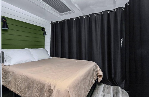 Depot Bench House | Earthy Pearl - 1 Bedroom Suite @ the Boise Depot