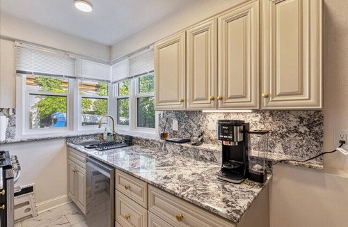 Lower Avenues House | East Street Retreat | Walk Everywhere!