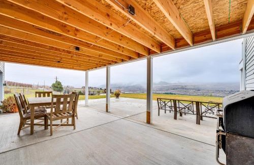 East Wenatchee House | East Wenatchee Home ~ 2 Mi to Columbia River!