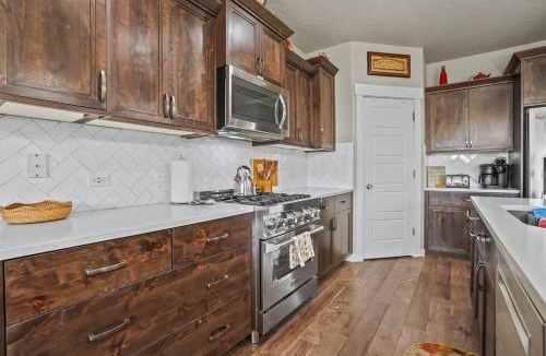 Nampa House | Easter Peak