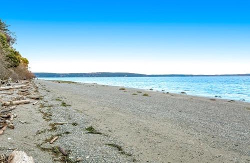 Greenbank House | Eastside Beachside Greenbank Getaway