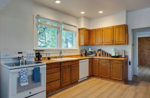 Mid-Beacon Hill House | Easy Access to Dtwn! Seattle Group-Friendly Home