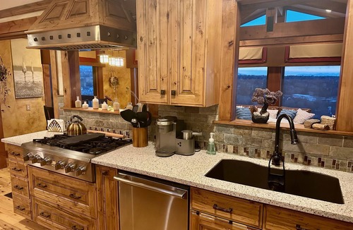 Cottonwood Heights House | Easy Access to Snowbird & Alta | Amazing Views I Private Hot Tub