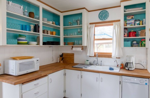 Rockaway Beach House | Easy Beach access, HOT TUB, kid & pet-friendly playroom. 3 Bedrooms, Sleeps 7-8