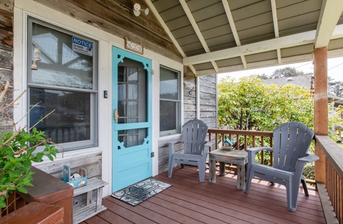 Rockaway Beach House | Easy Beach access, HOT TUB, kid & pet-friendly playroom. 3 Bedrooms, Sleeps 7-8