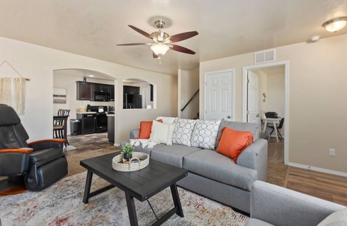 Meridian House | Easy Stay for 9 Workspace Pets OK Shop Dine