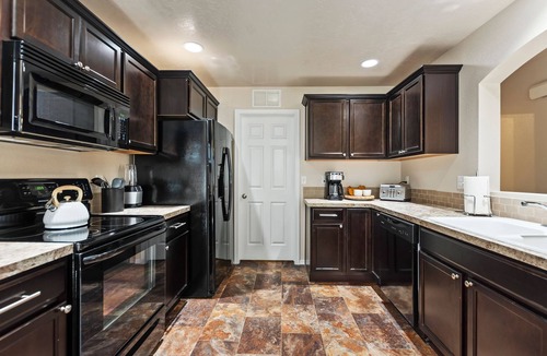 Meridian House | Easy Stay for 9 Workspace Pets OK Shop Dine