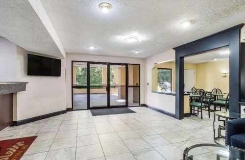 Clinton Cabin | Econo Lodge Clinton - Jackson West