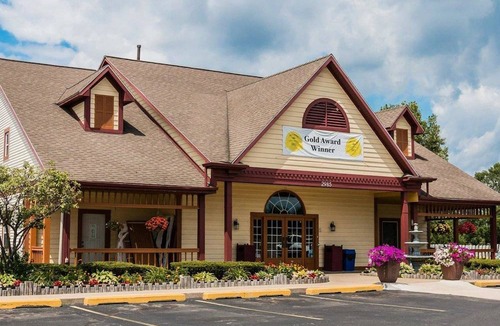 Grand Rapids Hotel | Econo Lodge Inn & Suites