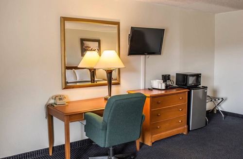 Aberdeen Hotel | Econo Lodge Inn & Suites