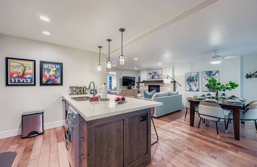 North Park City Condo | Edelweiss A prime spot across from PCMR pool hot tub