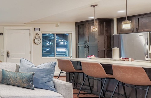 North Park City Condo | Edelweiss A prime spot across from PCMR pool hot tub