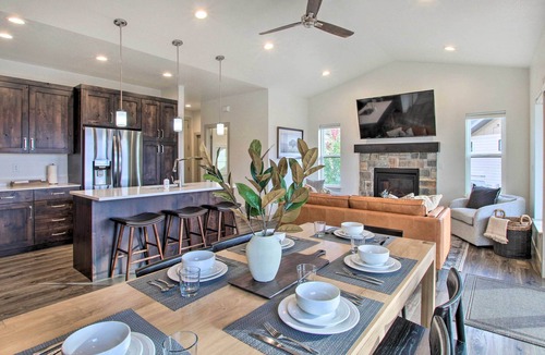 Wolf Creek House | Eden Home w/Stunning View ~ 6 Mi to Skiing!