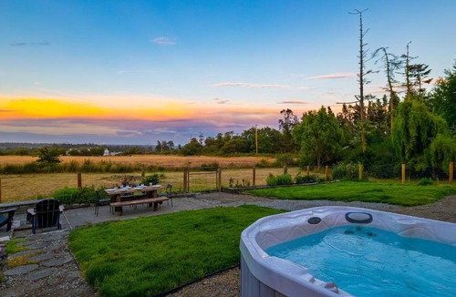 Coupeville House | Edgefield Farmhouse by AvantStay