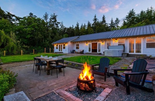 Coupeville House | Edgefield Farmhouse by AvantStay