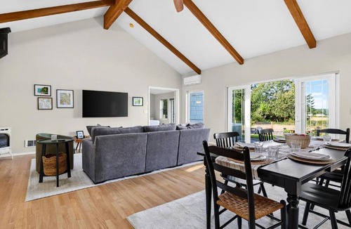 Coupeville House | Edgefield Farmhouse by AvantStay