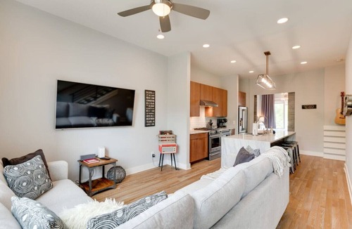 Edgehill House | Edgehill Rooftop Lounge | Sleeps 10| 2 King Suites