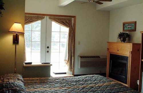 Shady Cove Hotel | Edgewater Inn Shady Cove