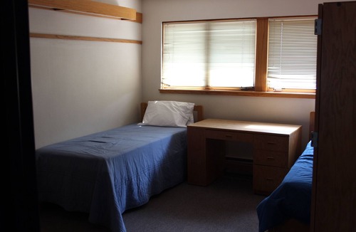 Glendive Apartment | Efficiency Apartment! 40 mins from Theodore Roosevelt Presidential Library!