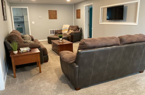 Frankfort House | Eight & Quaint private home with small town living surroundings